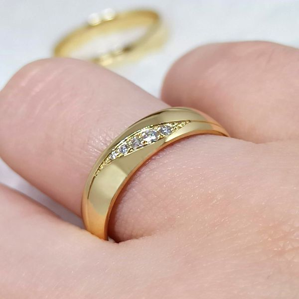 Aliança para Casamento Ondas de Diamantes - Ouro 18k 