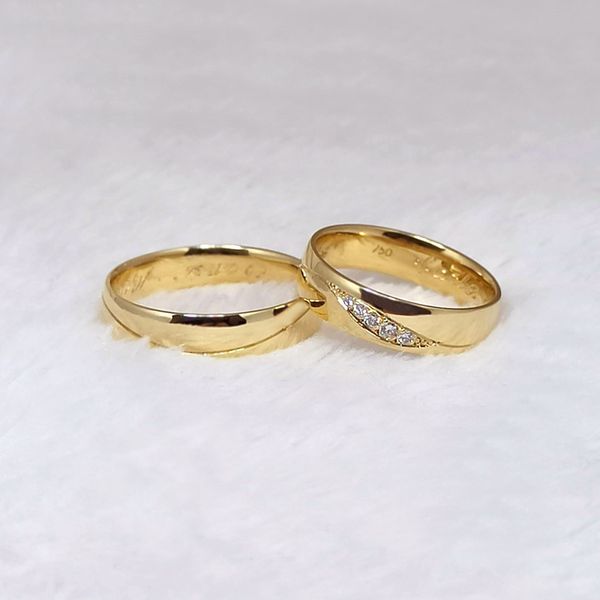 Aliança para Casamento Ondas de Diamantes - Ouro 18k 