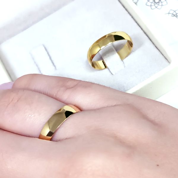Aliança Clássica Abaulada em Ouro 18k com 4,5 Milímetros