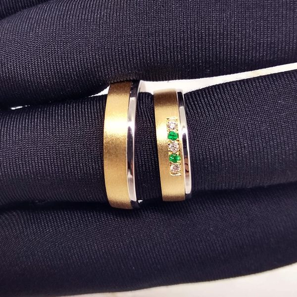  Aliança de Casamento em Ouro 18k com Pedras