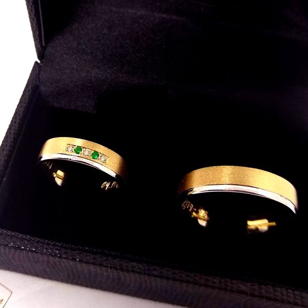  Aliança de Casamento em Ouro 18k com Pedras