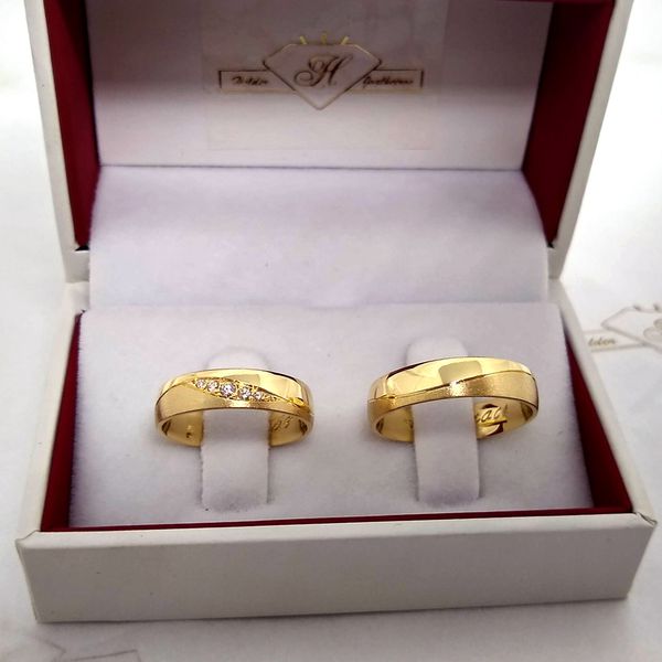 Aliança para Casamento Ondas de Diamantes - Ouro 18k 