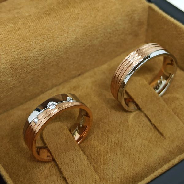 Aliança de Bodas em Ouro 18k com Diamantes