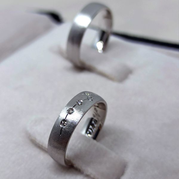 Aliança de Casamento - Ouro 18k com Diamantes 