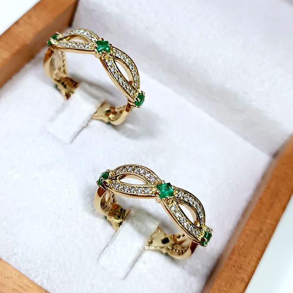 Aliança de Casamento Luxuosas Esmeraldas Cravejadas com Diamantes