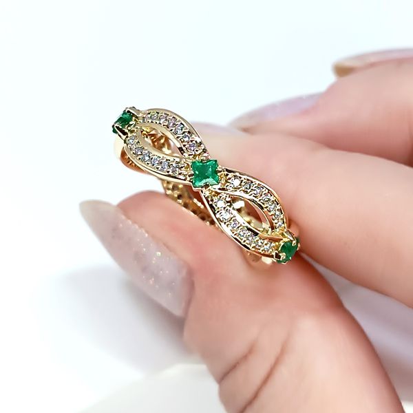 Aliança de Casamento Luxuosas Esmeraldas Cravejadas com Diamantes