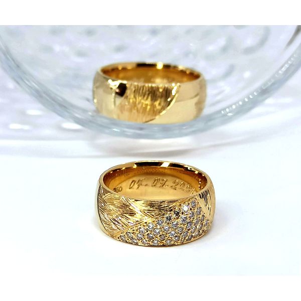 Alianças Luxo Texturizadas - Ouro 18k com 52 Diamantes - 7,5 Milímetros