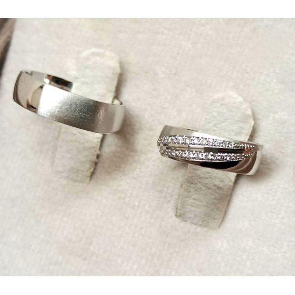 Aliança De Casamento em Ouro Branco 18k com Diamantes