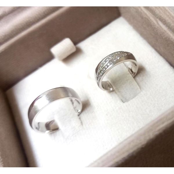 Aliança De Casamento em Ouro Branco 18k com Diamantes