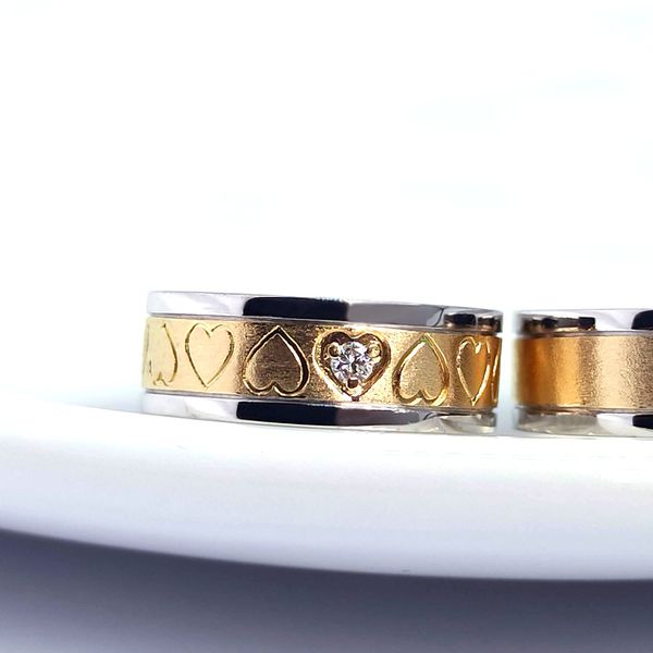 Aliança em Ouro 18k Corações Vazados