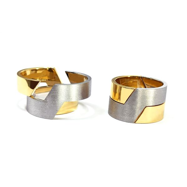 Par de Alianças de Bodas: Elegância em Dualidade de Ouro - Encaixe Perfeito com 13,0 Milímetros