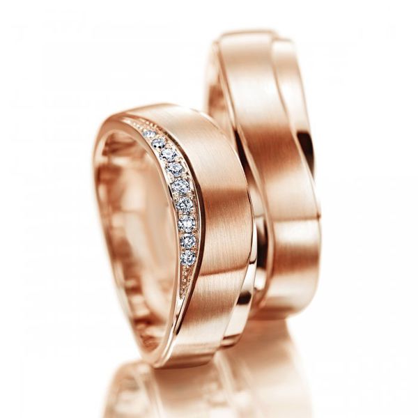 Aliança em Ouro 18k Fosca e Polida com Diamantes