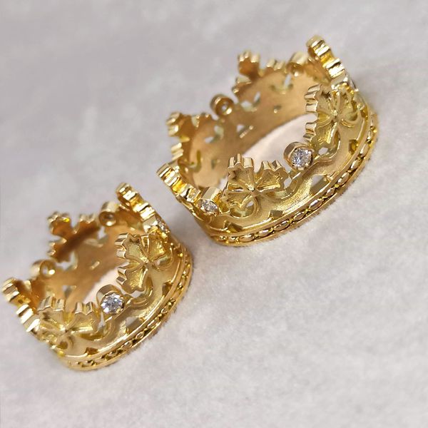  Par de Alianças Coroa em Ouro 18k com Diamantes - Coroa Princess - 10 Milímetros