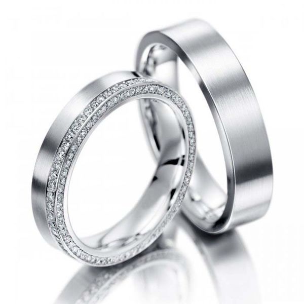 Aliança de Casamento Cravejada com Diamantes 