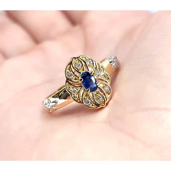 Anel de Formatura Ouro 18k com Pedra Oval e Brilhantes