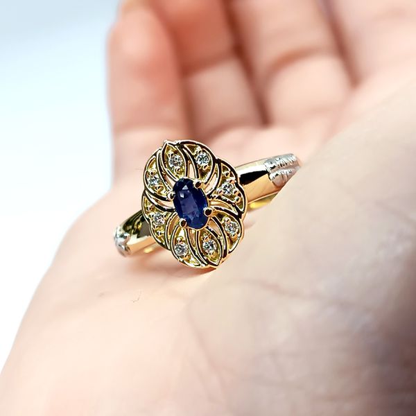 Anel de Formatura Ouro 18k com Pedra Oval e Brilhantes