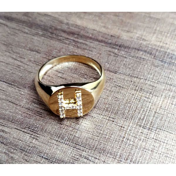 Anel em Ouro 18k Personalizado com a Inicial Cravejada