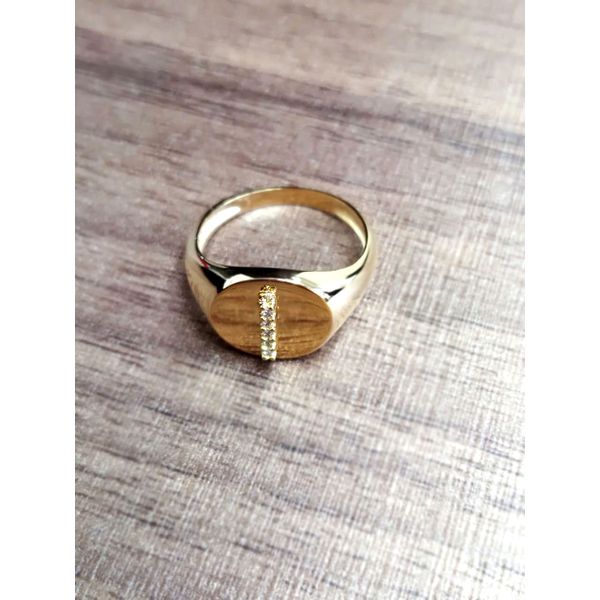 Anel em Ouro 18k Personalizado com a Inicial Cravejada