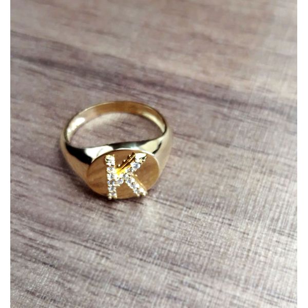 Anel em Ouro 18k Personalizado com a Inicial Cravejada