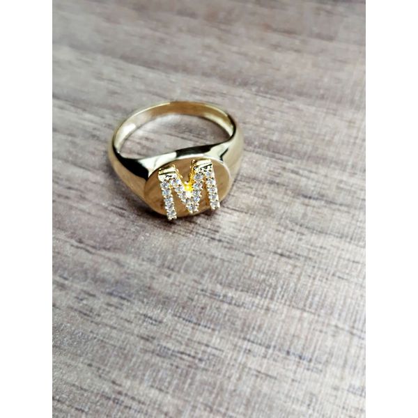 Anel em Ouro 18k Personalizado com a Inicial Cravejada