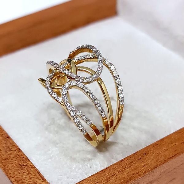 Anel em Ouro 18k Entrelaçado Cravejado