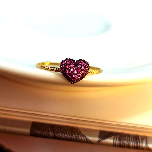 Anel em Ouro 18k Coração Cravejado com Rubi