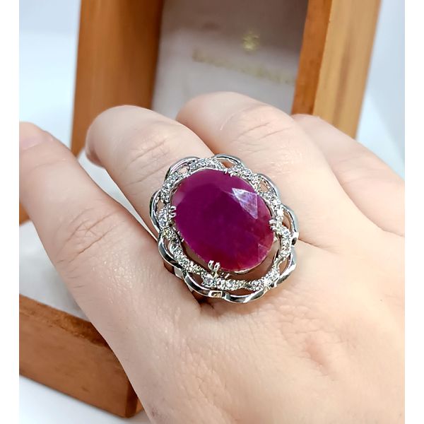 Anel em Ouro Branco 18k Com Brilhantes e Rubi Indiano