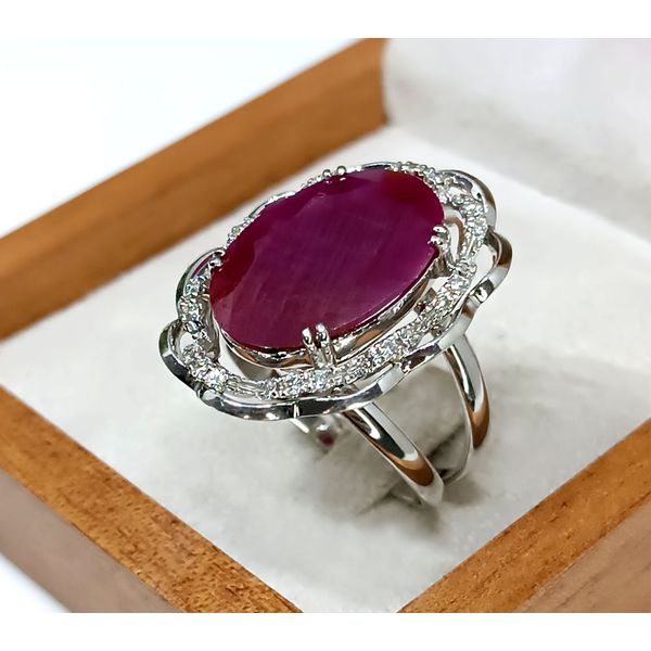 Anel em Ouro Branco 18k Com Brilhantes e Rubi Indiano