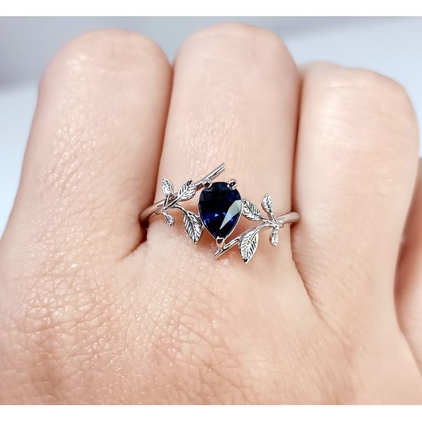Anel em Ouro Folhas Com Pedra Gota Safira