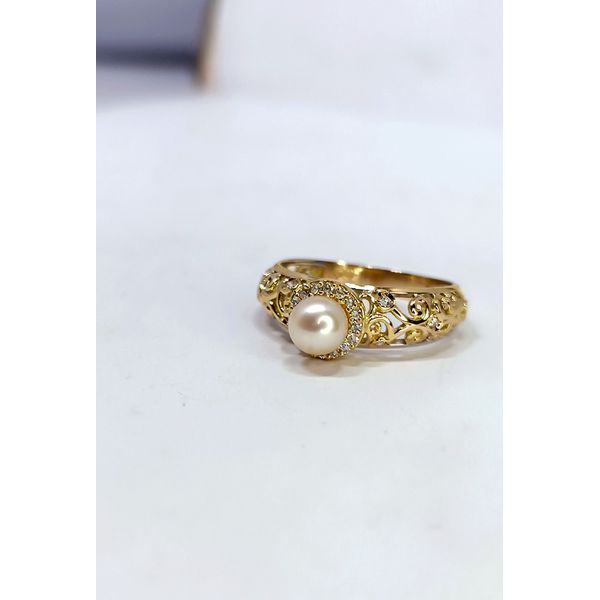 Anel em Ouro 18k Personalizado aro Trabalhado com Diamantes e Pérola Central
