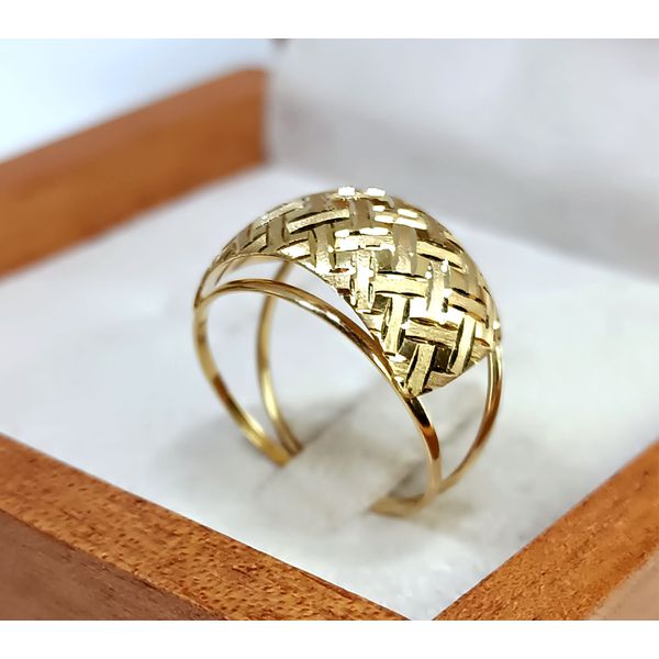 Anel em Ouro 18k Trabalhado e Diamantado 