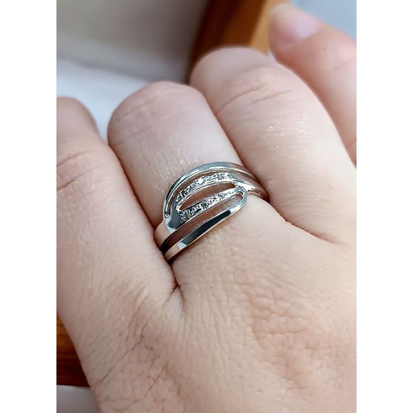 Anel em Ouro Branco 18k com Diamantes