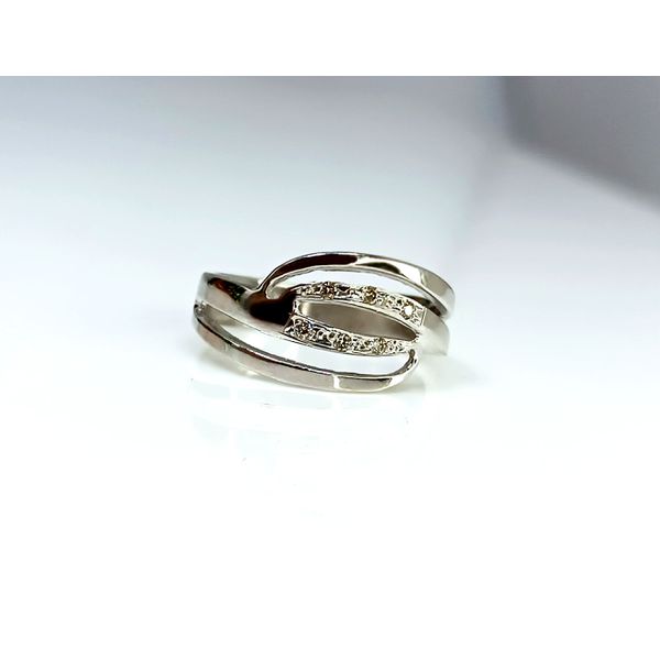 Anel em Ouro Branco 18k com Diamantes