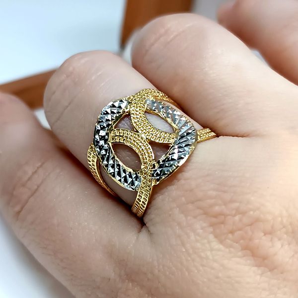 Anel em Ouro Amarelo e Branco 18k Diamantado e Trabalhado