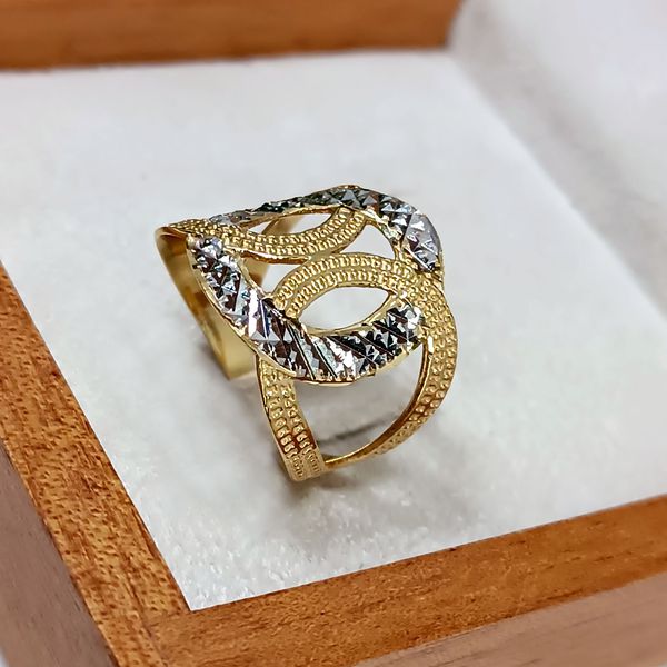 Anel em Ouro Amarelo e Branco 18k Diamantado e Trabalhado