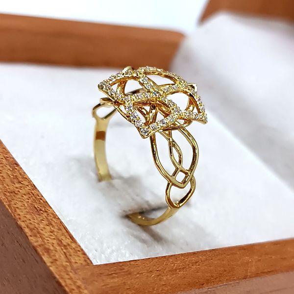 Anel em Ouro 18k Formato Flor Cravejado