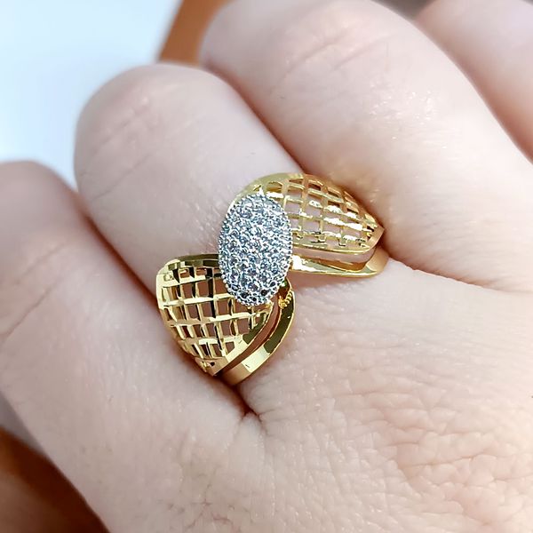 Anel em Ouro Amarelo e Branco 18k Cravejada 