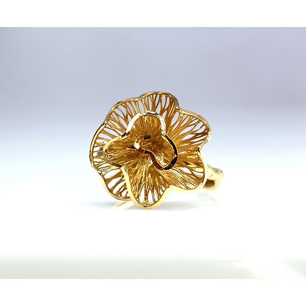Anel em Ouro 18k Flor Desenhada e Diamantada