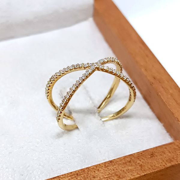 Anel modelo X cravejado em Ouro 18k