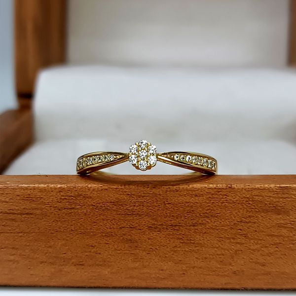 Anel Solitário em Ouro 18k Cravejado no Aro
