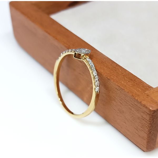 Anel em Ouro 18k Solitário Navete Cravejado