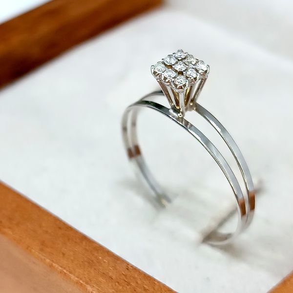 Anel Solitário Cravejado em Ouro Branco 18k com Diamantes 