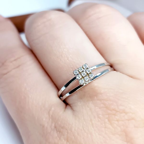 Anel Solitário Cravejado em Ouro Branco 18k com Diamantes 