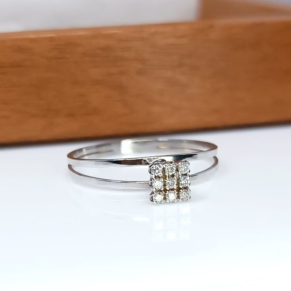 Anel Solitário Cravejado em Ouro Branco 18k com Diamantes 