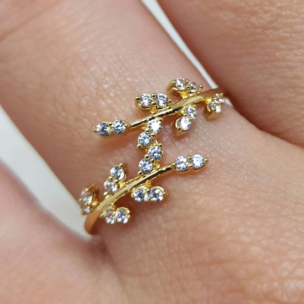 Anel em Ouro 18k 750 Folhas Cravejadas