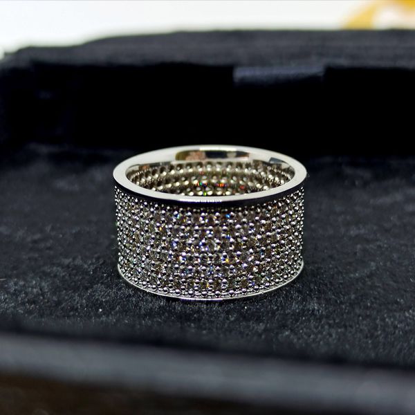 Anel em Ouro 18k Cravejado com Diamantes