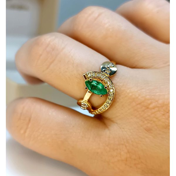 Anel de Formatura Medicina Feminino com Esmeralda Ouro 18k