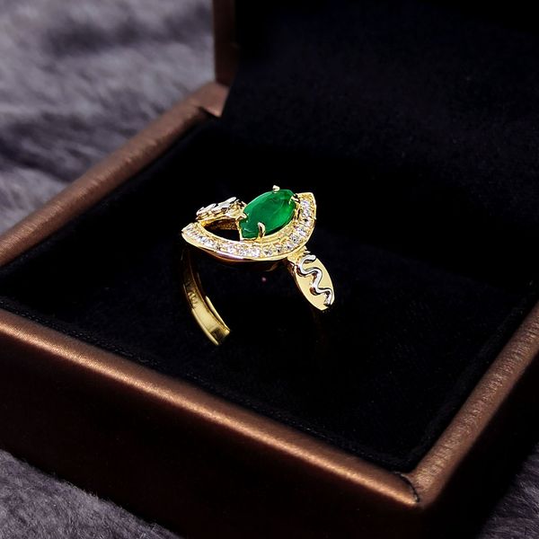 Anel de Formatura Medicina Feminino com Esmeralda Ouro 18k