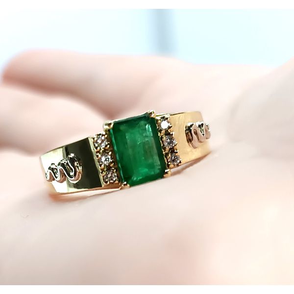 Anel de Formatura Medicina com Diamantes e Pedra Natural