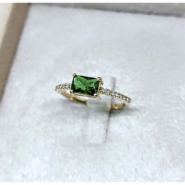 Anel de Formatura em Ouro 18k Cravejado e Personalizado